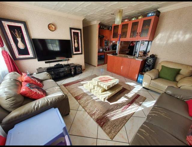 3 BEDROOM HOUSE FOR SALE IN THE ORCHARDS